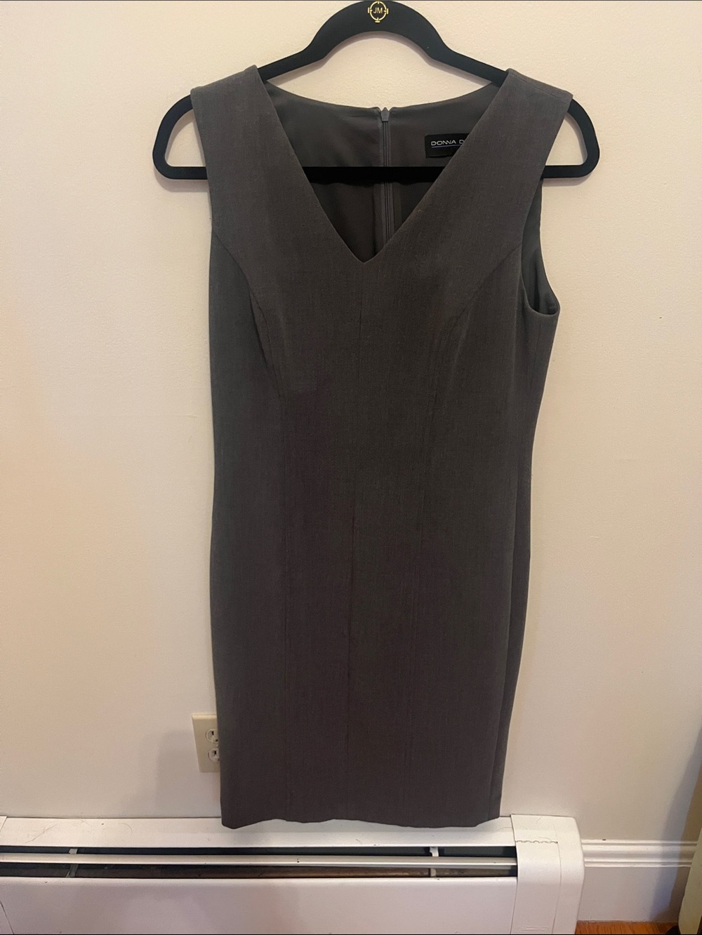Donna Degnan Sleeveless V‑Neck Midi Dress in Gray